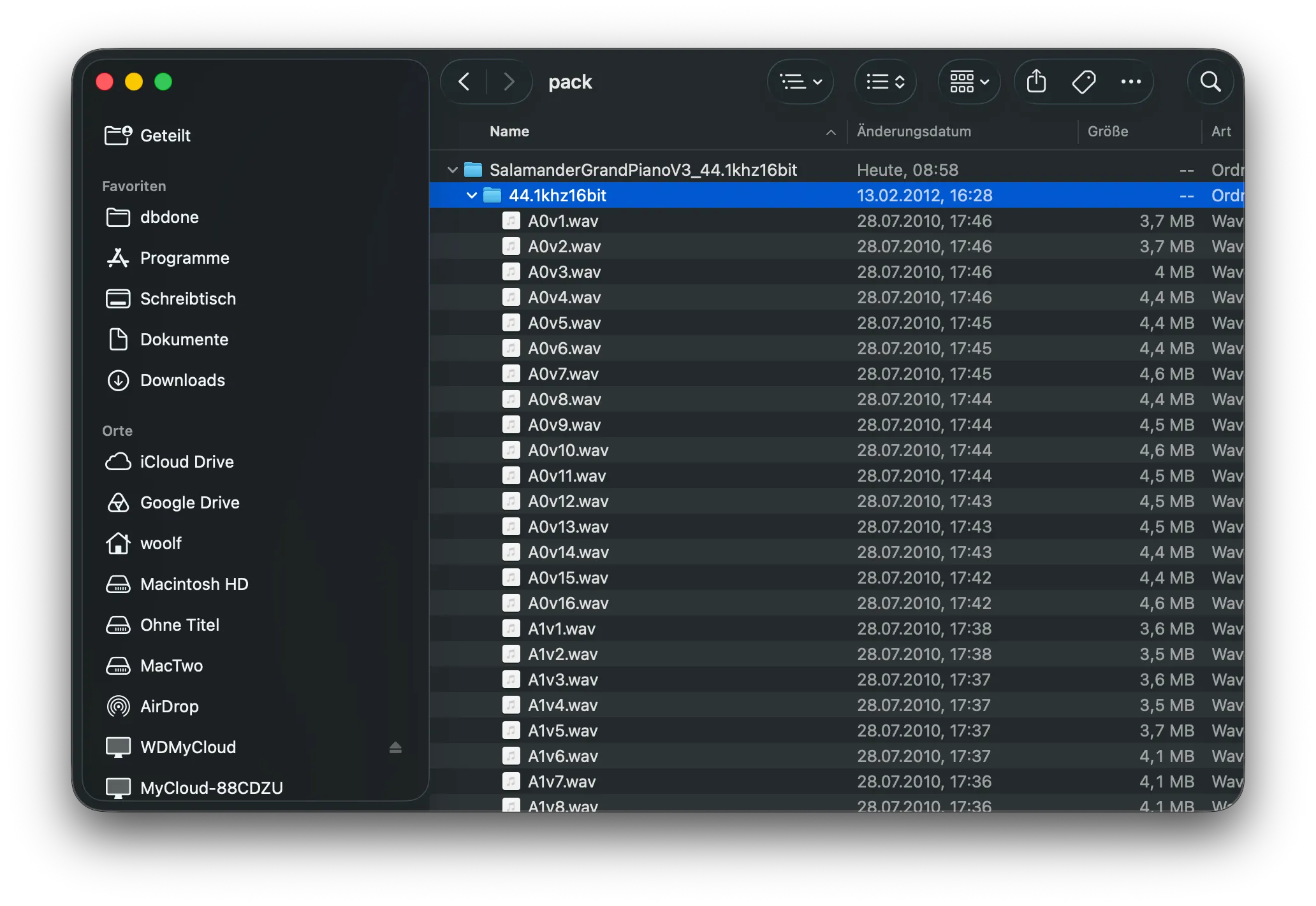 Unpacked Salamander Grand Piano folder, showing individual WAV files under samples/